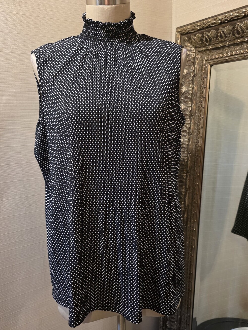 Adrianna Papell Sleeveless Black/White Polka Dot Pleated Top. Sz Small.